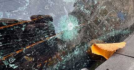 HULL PRIVATE HIRE DRIVER REPORTS PASSENGERS TERRIFIED AFTER ATTACK BY E BIKE GROUP