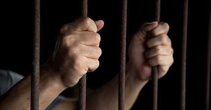 TAXI TERROR WOMAN JAILED FOR 26 MONTHS AFTER KNIFEPOINT ROBBERY IN COATBRIDGE