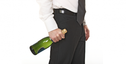PEEBLES MAN SPARES JAIL AFTER STRIKING TAXI DRIVER WITH WINE BOTTLE