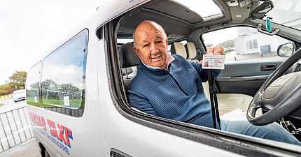 GUERNSEY TAXI DRIVERS MUST WEAR LANYARDS TO COMBAT OVERCHARGING COMPLAINTS