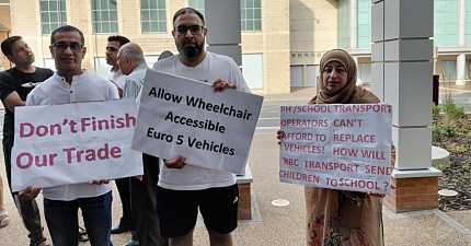 TENSE PROTEST AS READING TAXI AND PH DRIVERS CONFRONT COUNCILLORS OVER STRICT EMISSIONS RULES