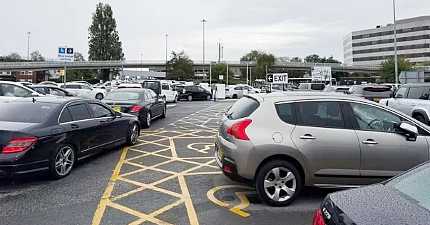 UTTER CHAOS AT MANCHESTER AIRPORT AS BARRIER ISSUE CAUSES HOUR LONG QUEUES