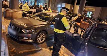 WOLVERHAMPTON LICENSED PHVS BEING CHECKED IN MANCHESTER TONIGHT