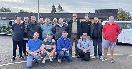AYR TAXI DRIVERS TREAT YOUNGSTERS TO ZOO DAY