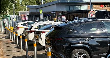 CALLS FOR ACTION OVER TAXIS ILLEGALLY PARKING AT ST ALBANS CITY STATION