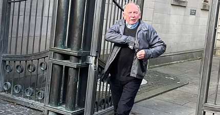 EDINBURGH TAXI DRIVER FINED AFTER RUNNING RED LIGHT AND HITTING CHILD