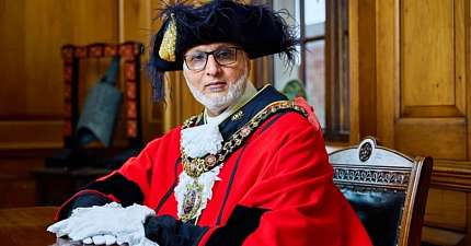 FROM TAXI DRIVER TO FIRST CITIZEN EX CABBIE IS SWORN IN AS MANCHESTERS 128TH LORD MAYOR