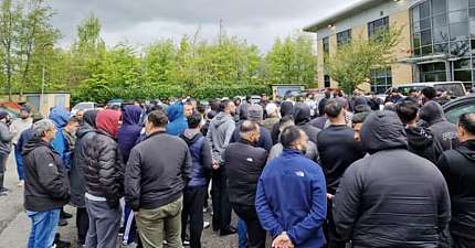 HUNDREDS OF DRIVERS PROTEST OUTSIDE VEEZUS SHEFFIELD OFFICE OVER RAISING COMMISSION RATE