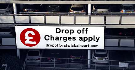 LONDON GATWICK AIRPORT INCREASES DROP OFF CHARGE TO 7 