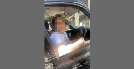 LONDON CABBIE THREATENED WITH BLACKMAIL ON CAMERA FOR USING PHONE DRIVING IN SLOW TRAFFIC