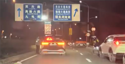 SYSTEM MALFUNCTION LEAVES ROBOTAXI PASSENGERS TRAPPED IN HIGH SPEED TRAFFIC IN WUHAN